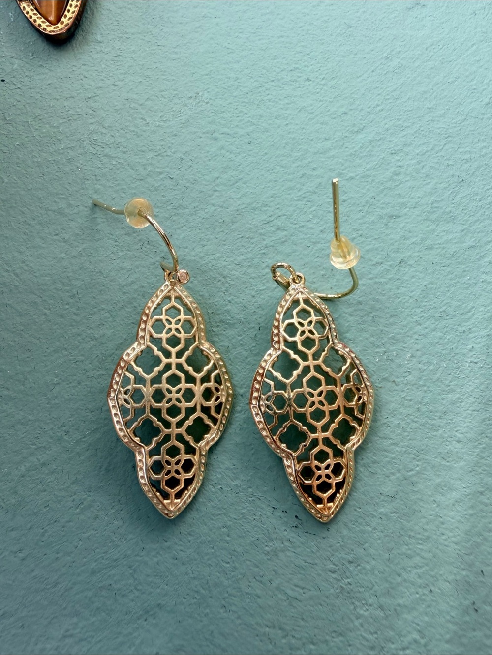 Kendra Scott Bundle! Smoke Pendant Chain Necklace and 4 Pairs Earrings - Picture 7 of 8
